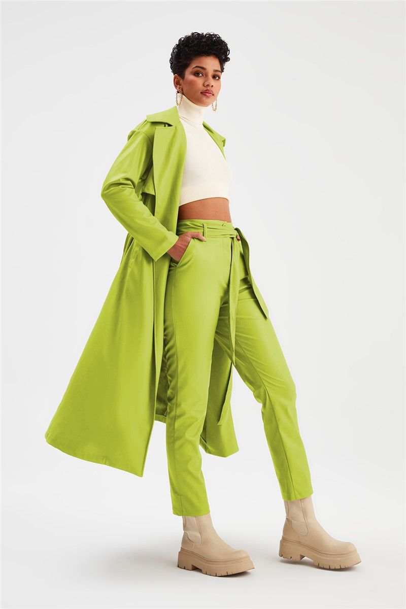 Ženske kožne hlače s remenom - svijetlo zelene #364532
