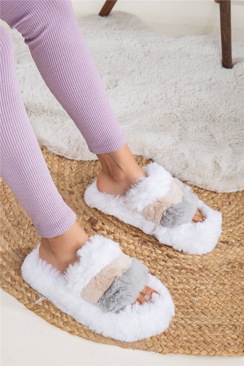 Women's Fluffy Slippers - White #362357