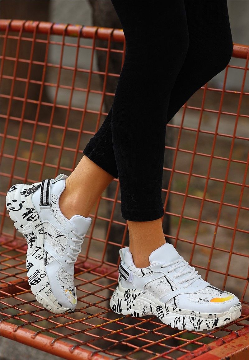 Ženske sportske cipele na vezanje - bijele s crnim #366570