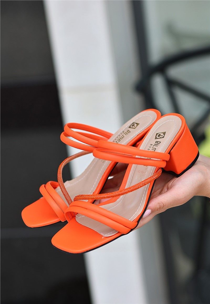 Pantofole con tacco e perline in pelle arancione Sarai # 371948