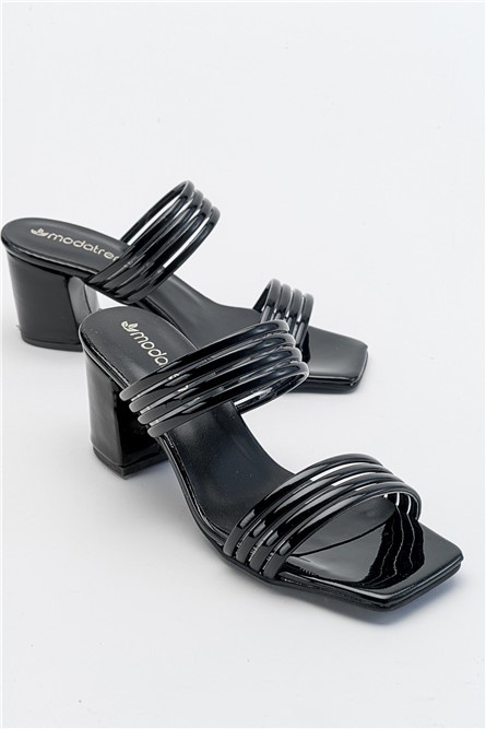 Chinelos femininos de couro envernizado - pretos #381768