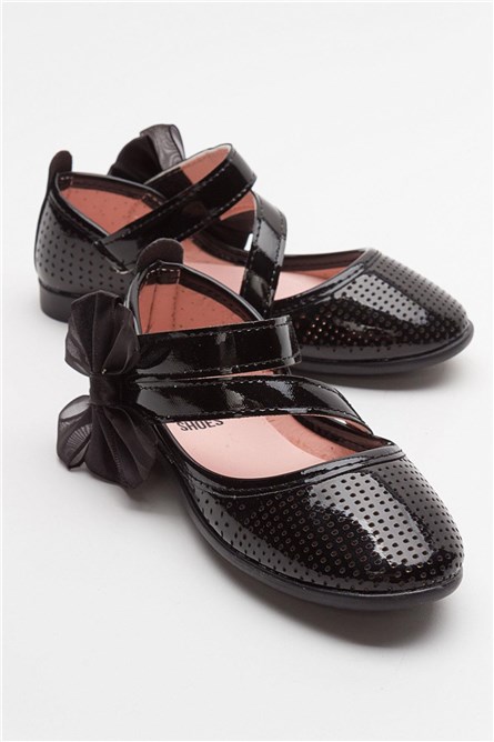Sandálias infantis de couro envernizado com fita decorativa - Preto #385579
