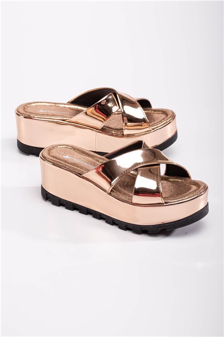 Chinelos femininos com sola completa - cor cobre #370719