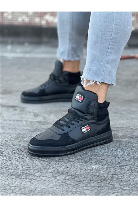 Botas Esportivas Masculinas WG220 - Pretas #363087