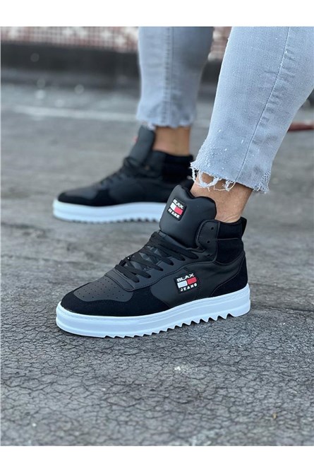 Botas Esportivas Masculinas WG220 - Pretas #363088